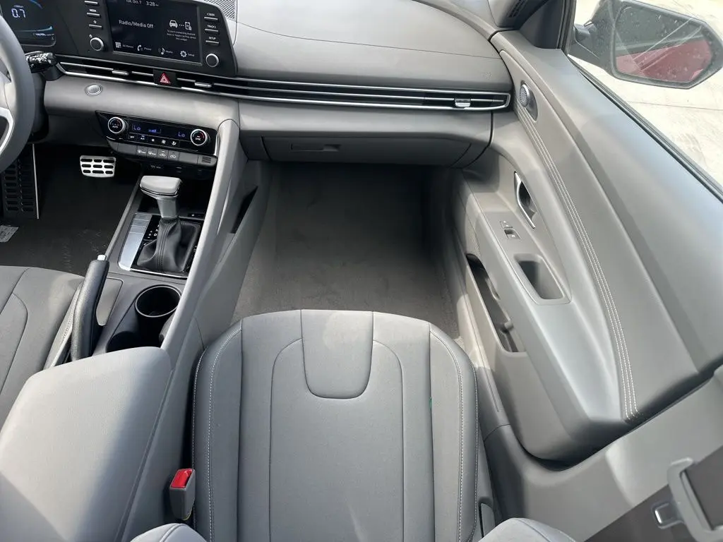 2025 Hyundai Elantra SEL Sport photo 22