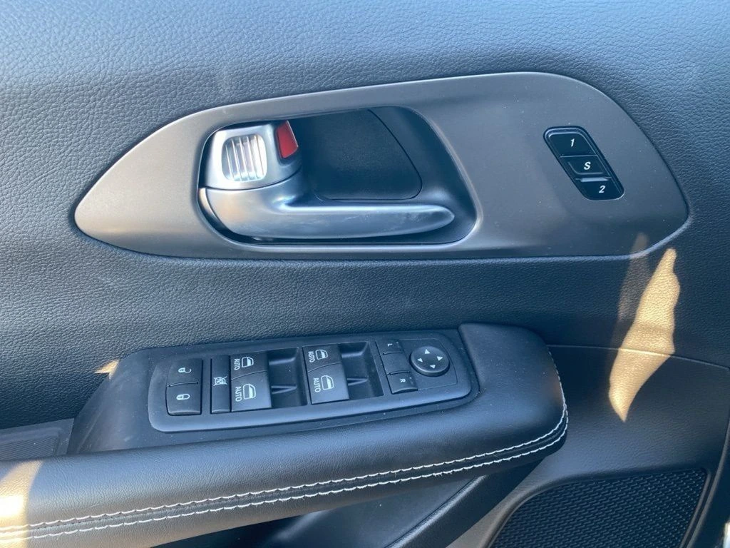 2026 Chrysler Pacifica Select - Photo 18
