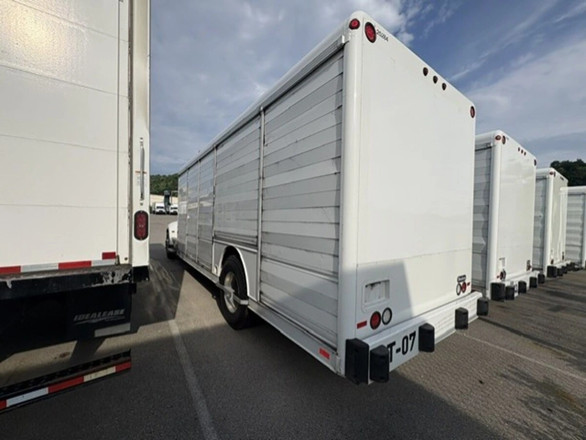 2020 Peterbilt 337 in Johnstown, PA — photo 5