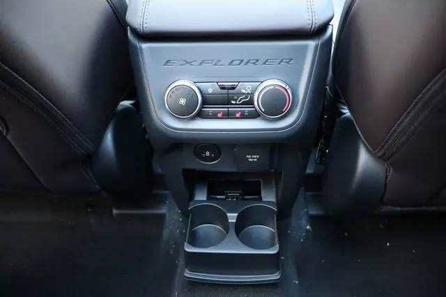 2025 Ford Explorer Platinum photo 33