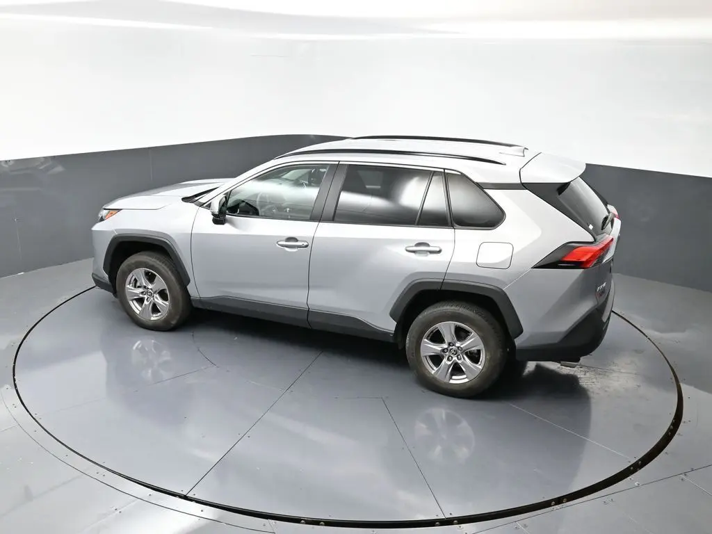 2024 Toyota RAV4 XLE photo 31