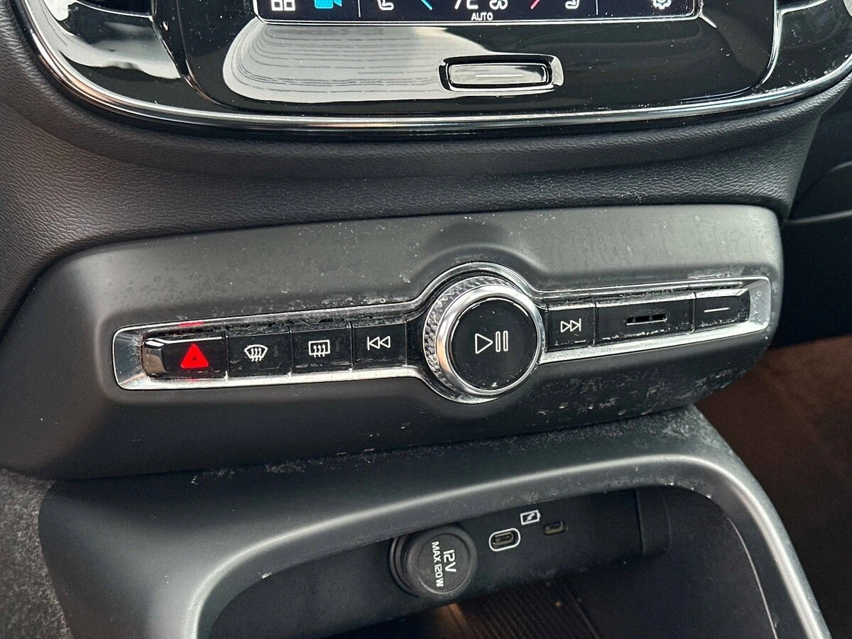 2023 Volvo - image 24