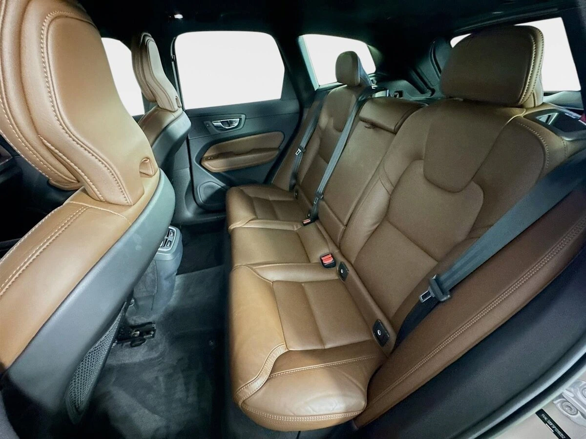 2023 Volvo - image 24