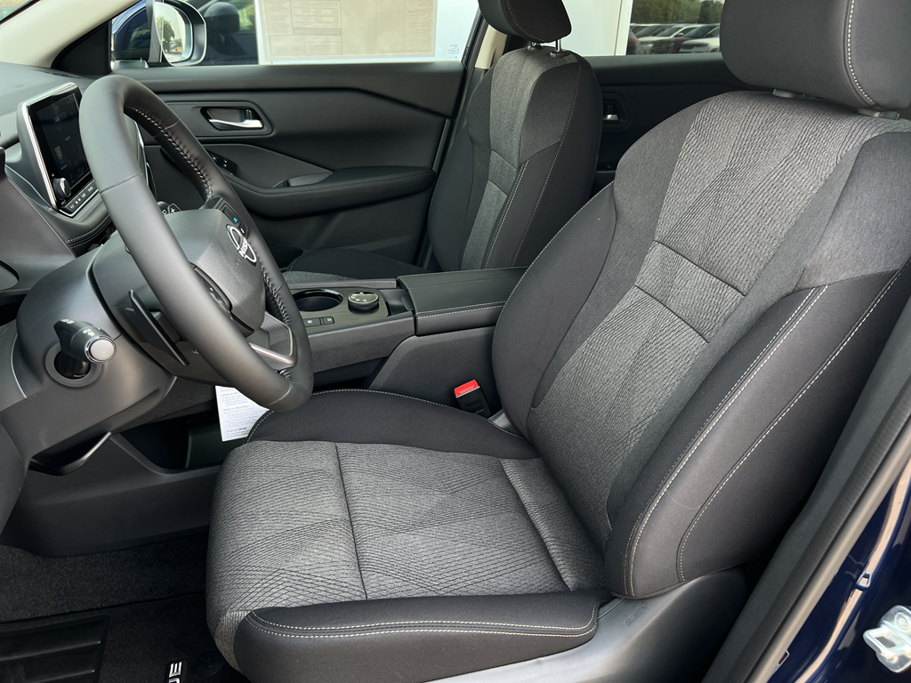 2026 Nissan Rogue SV photo 7