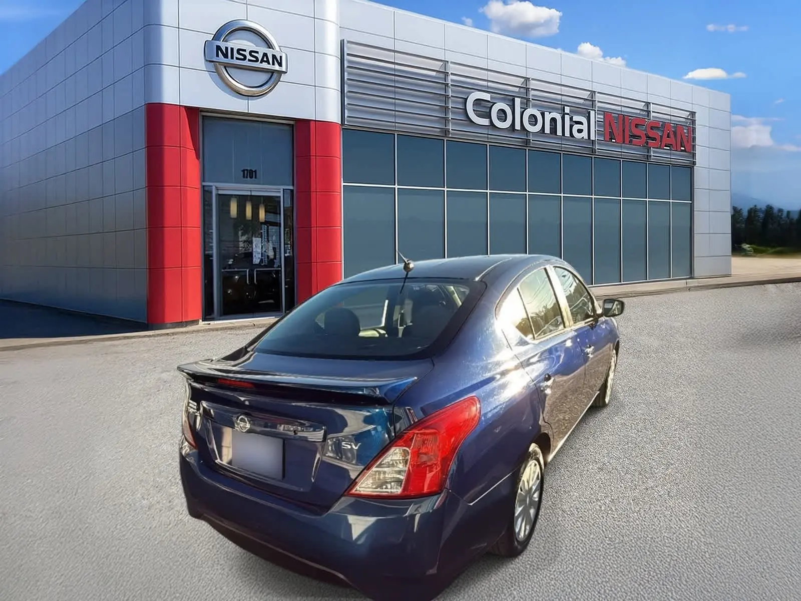 2019 Nissan Versa SV photo 4