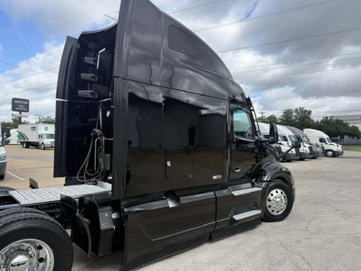 2023 Peterbilt 579 — photo 3