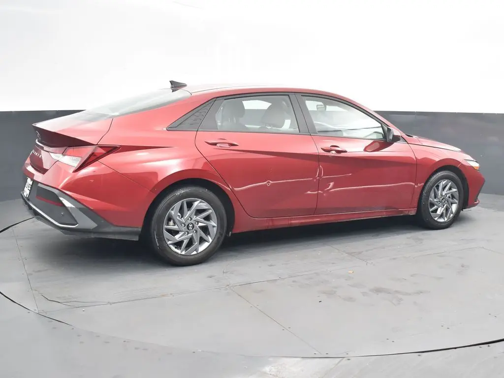 Used 2024 Hyundai Elantra SEL with VIN KMHLM4DG1RU671940 for sale in East Moline, IL