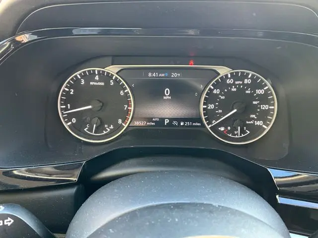 2022 Nissan Pathfinder SV photo 4