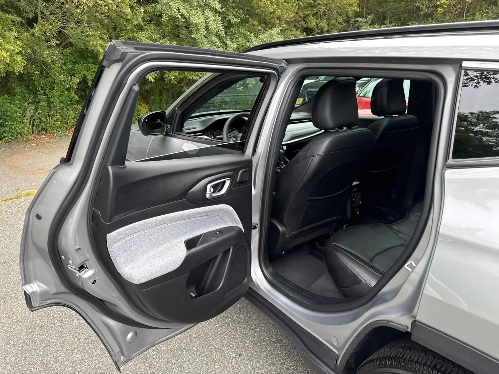 2023 Jeep Compass Latitude Lux photo 29