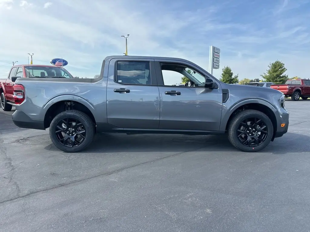 2025 Ford Maverick XLT photo 3