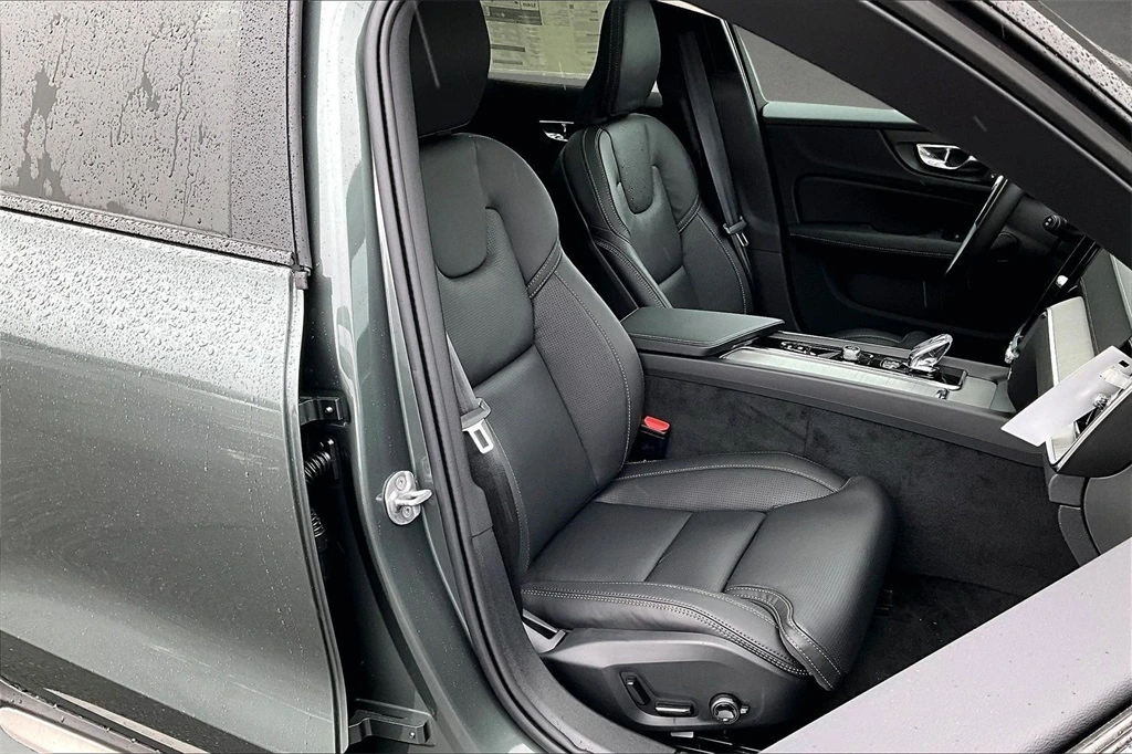 2026 Volvo - image 11