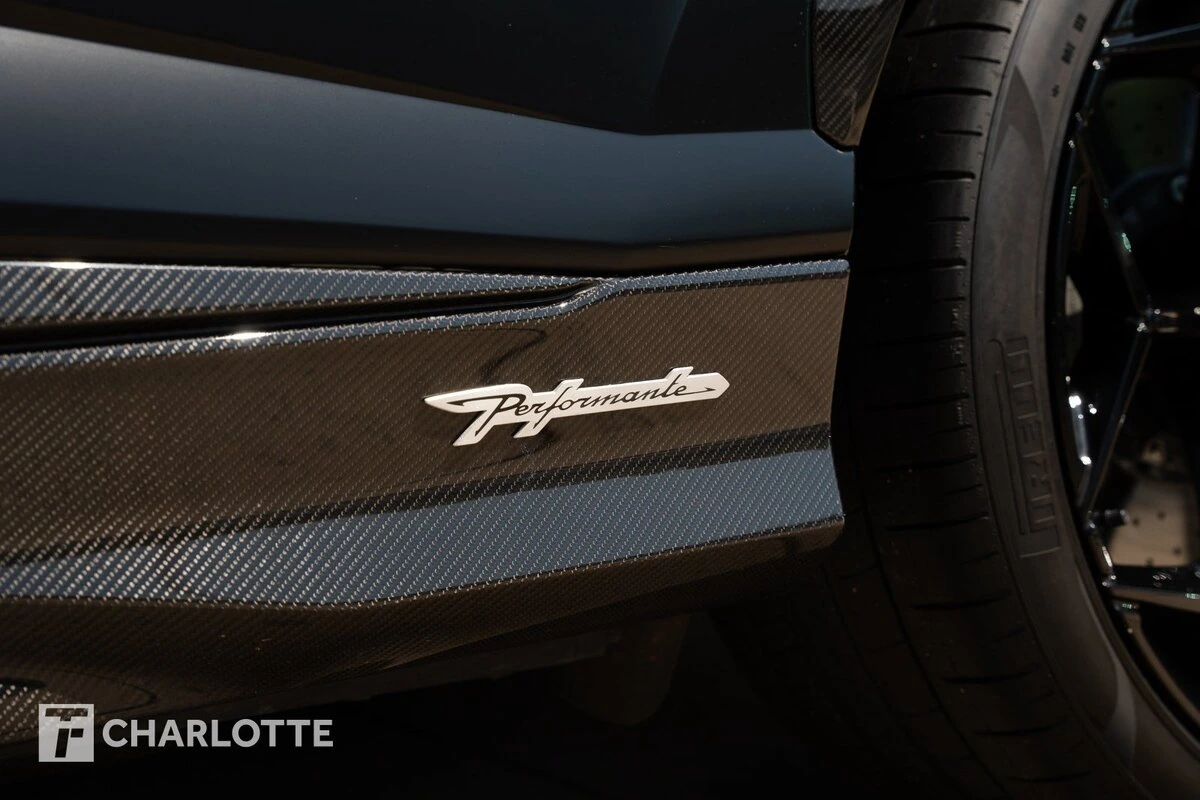 2023 Lamborghini Urus Performante - Photo 13