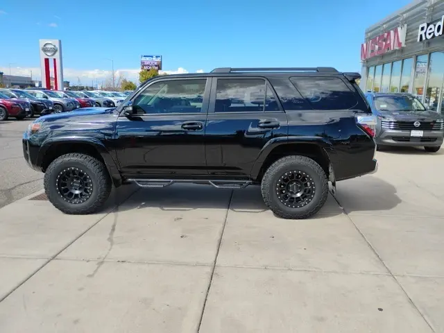 2019 Toyota 4Runner TRD Off-Road Premium photo 3