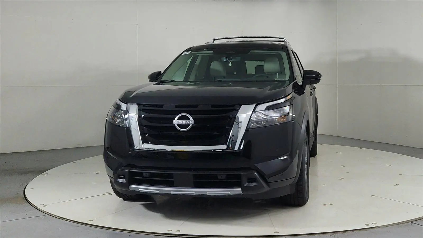 2025 Nissan Pathfinder SL photo 2