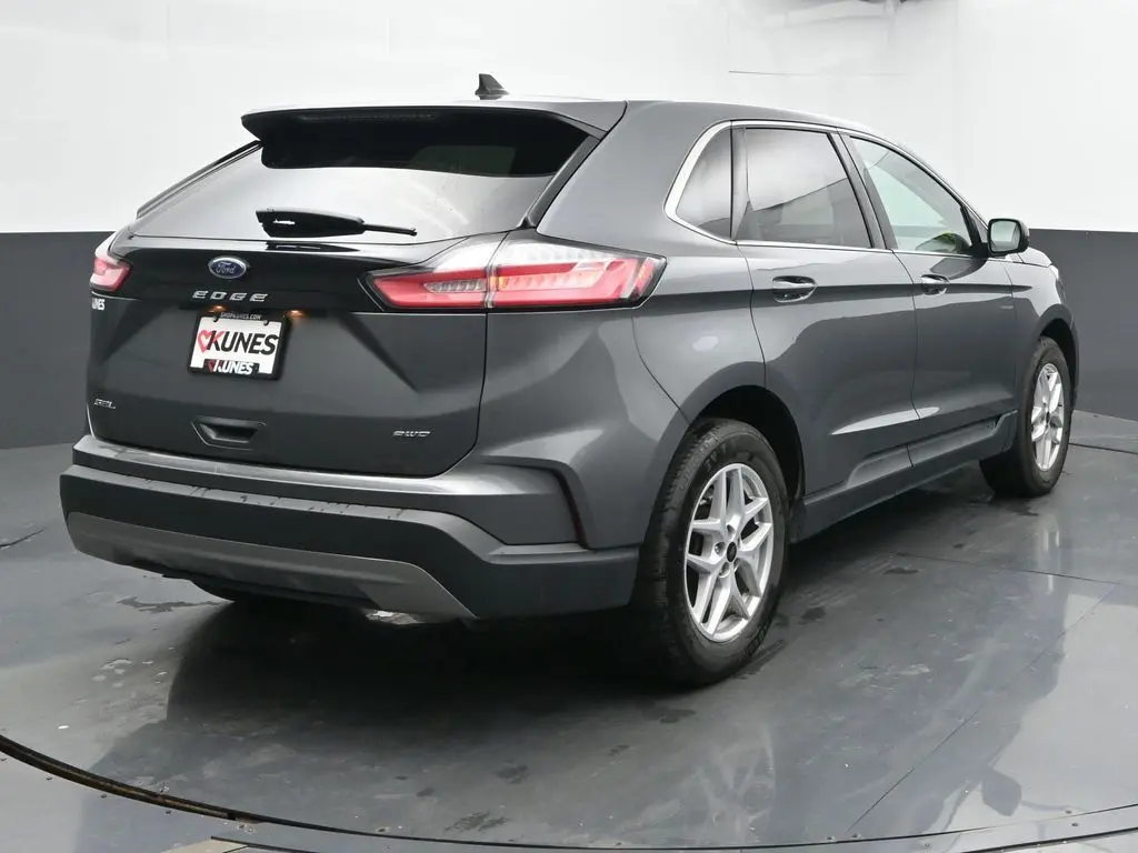 2024 Ford Edge SEL photo 4