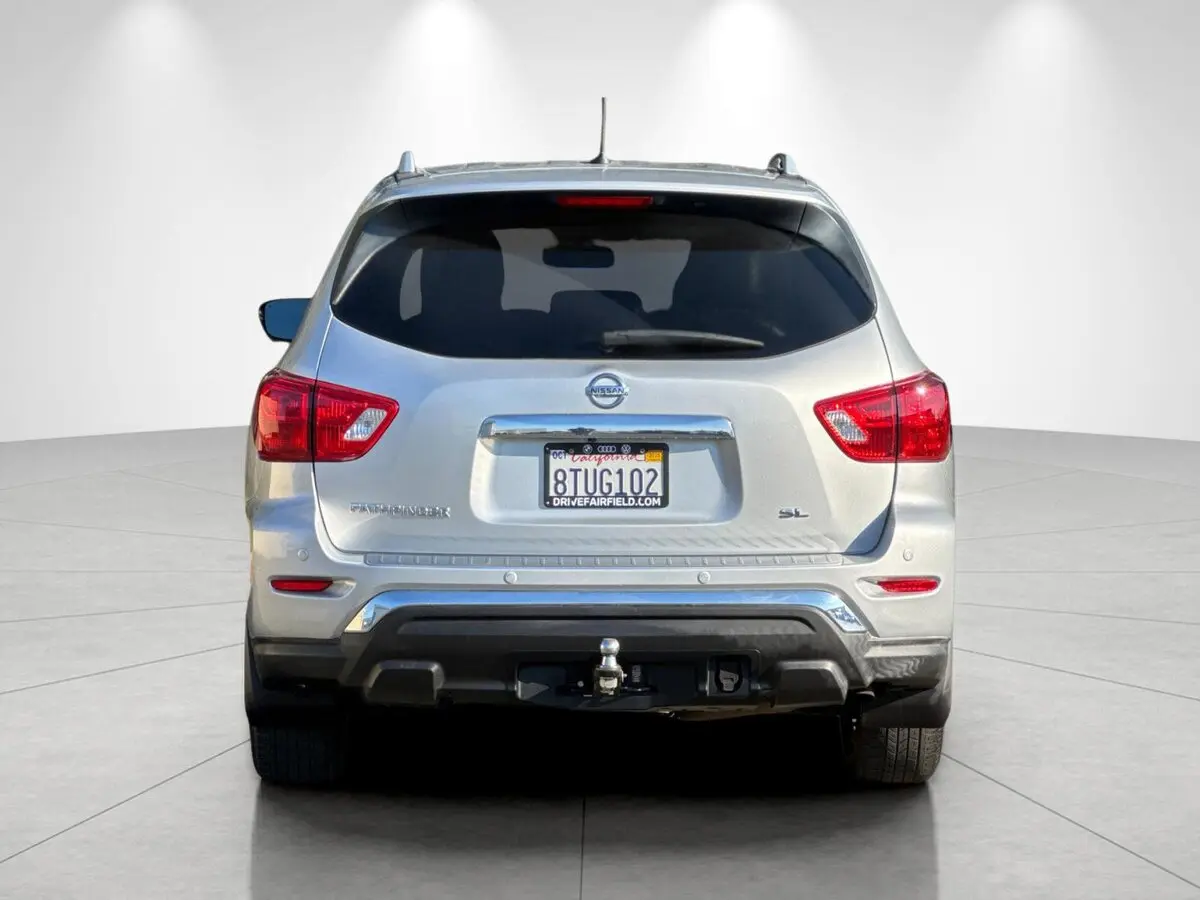 2017 Nissan Pathfinder SL photo 4