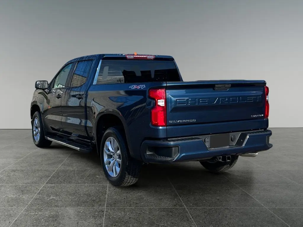 2020 Chevrolet Silverado 1500 Custom photo 3