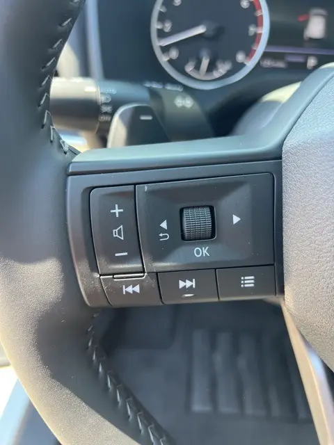 2026 Nissan Rogue SV photo 13