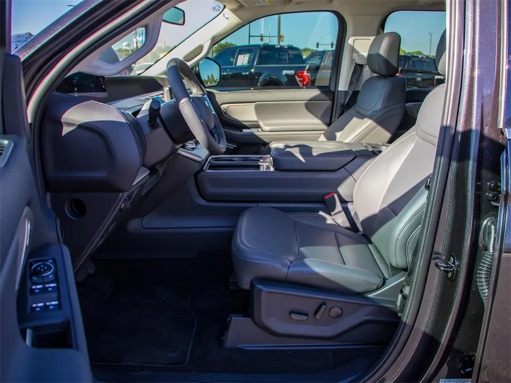 2025 Ford Expedition MAX photo 24