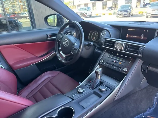 2018 Lexus IS 300 photo 11