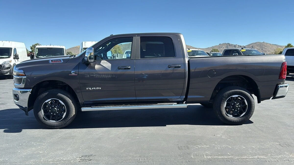 2026 RAM 3500 Laramie - Photo 6