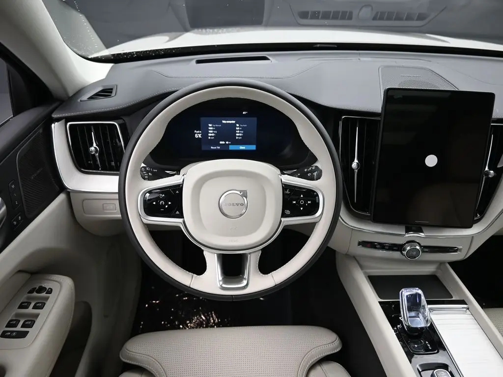 2026 Volvo - image 19