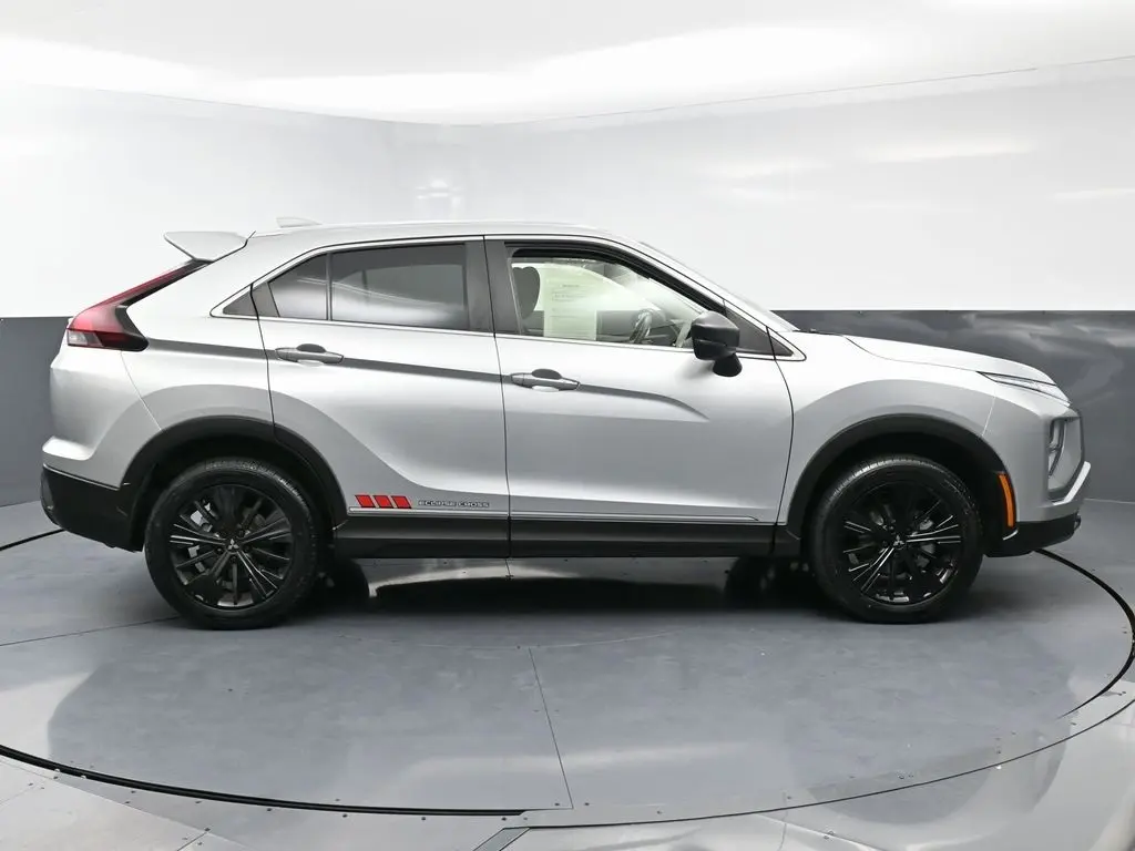 2022 Mitsubishi Eclipse Cross LE SEL GT photo 6