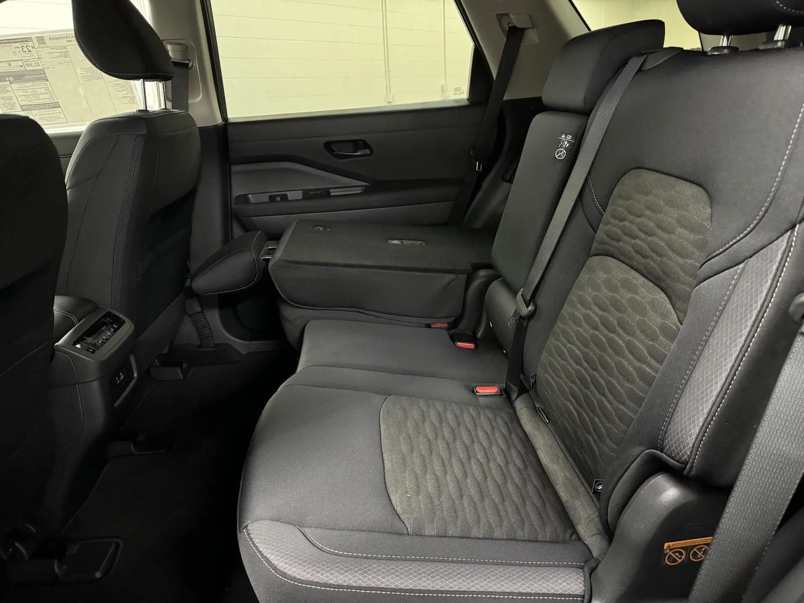 2025 Nissan Pathfinder SV photo 23
