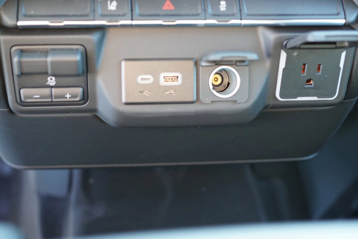 2025 GMC Sierra 3500 Chassis Cab Pro - Photo 32