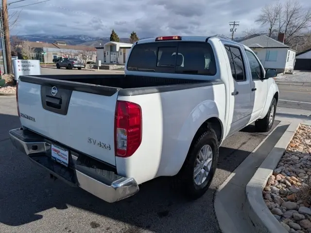 2015 Nissan Frontier SV photo 4