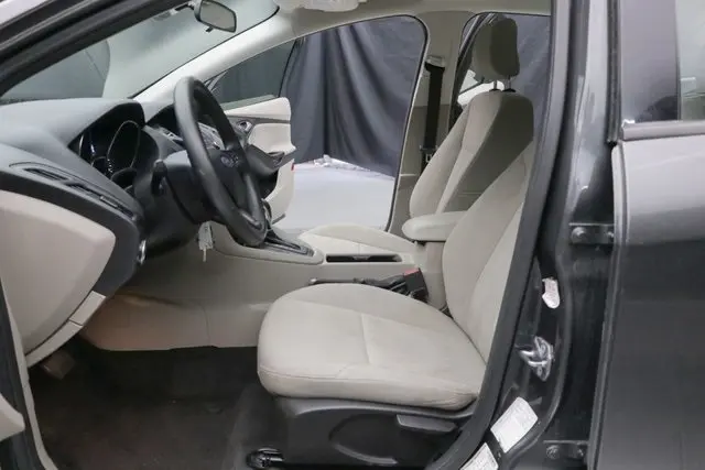 2018 Ford Focus SE photo 21