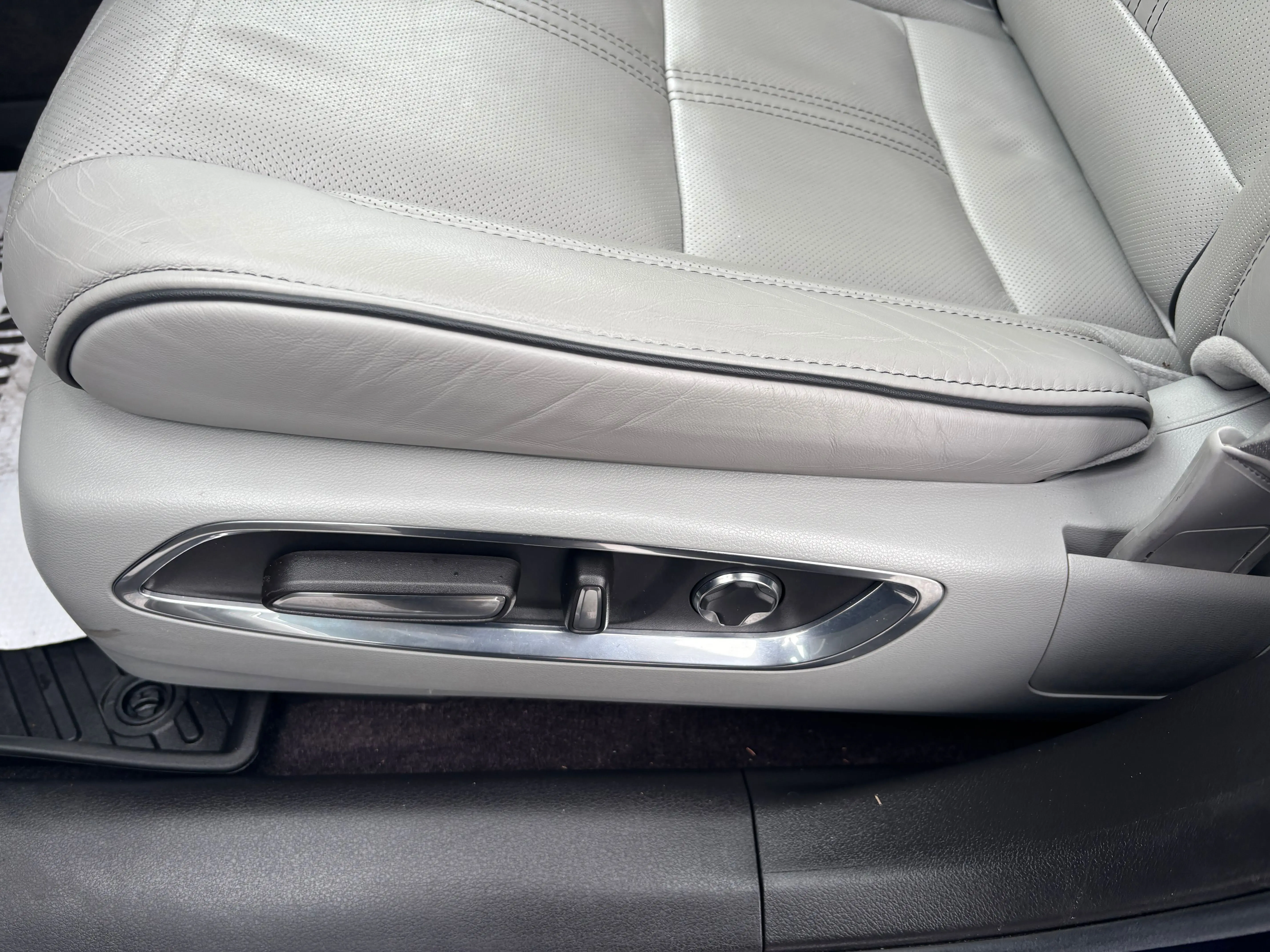 2020 Acura MDX SH-AWD Advance photo 8