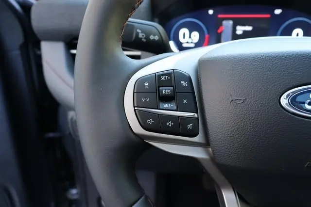 2025 Ford Explorer photo 24