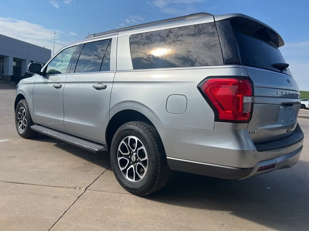 2023 Ford Expedition MAX XLT photo 9
