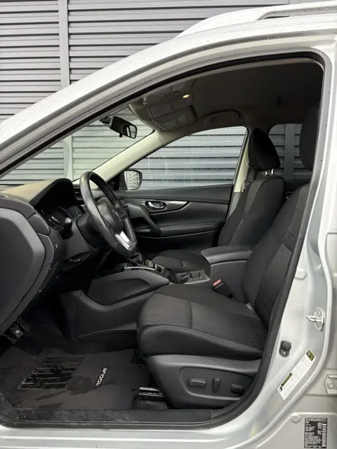 2018 Nissan Rogue SV photo 5