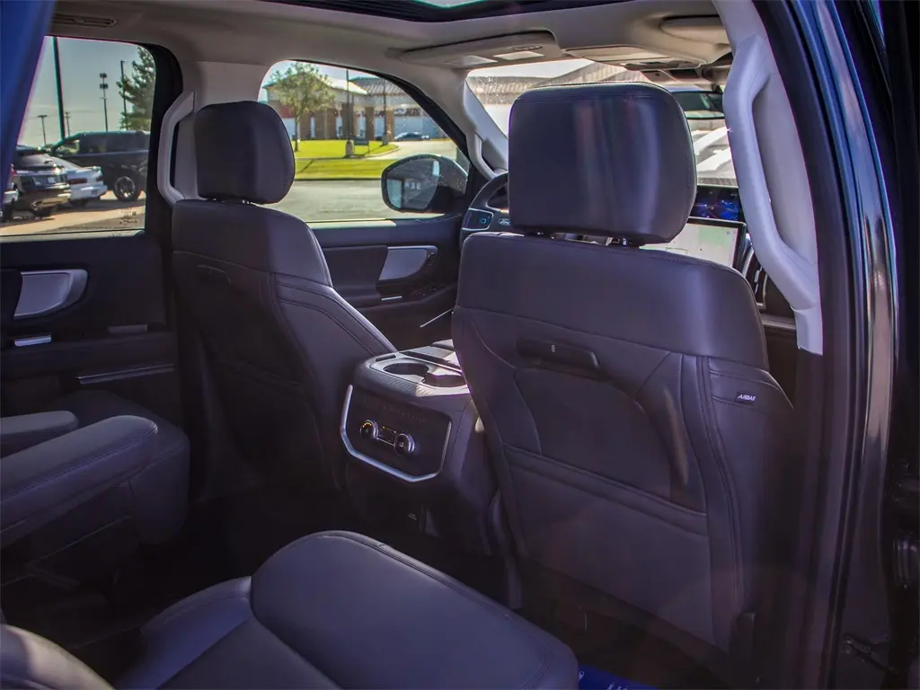 2025 Ford Expedition MAX photo 19