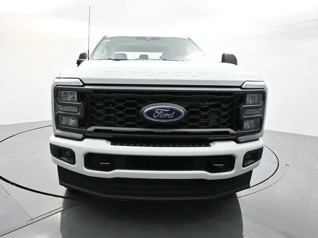 2025 Ford F-350 photo 2