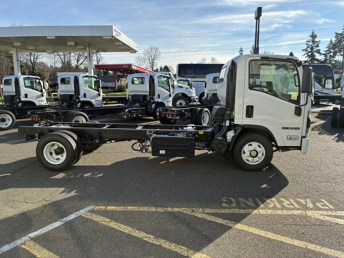 2026 Isuzu NRR — photo 3