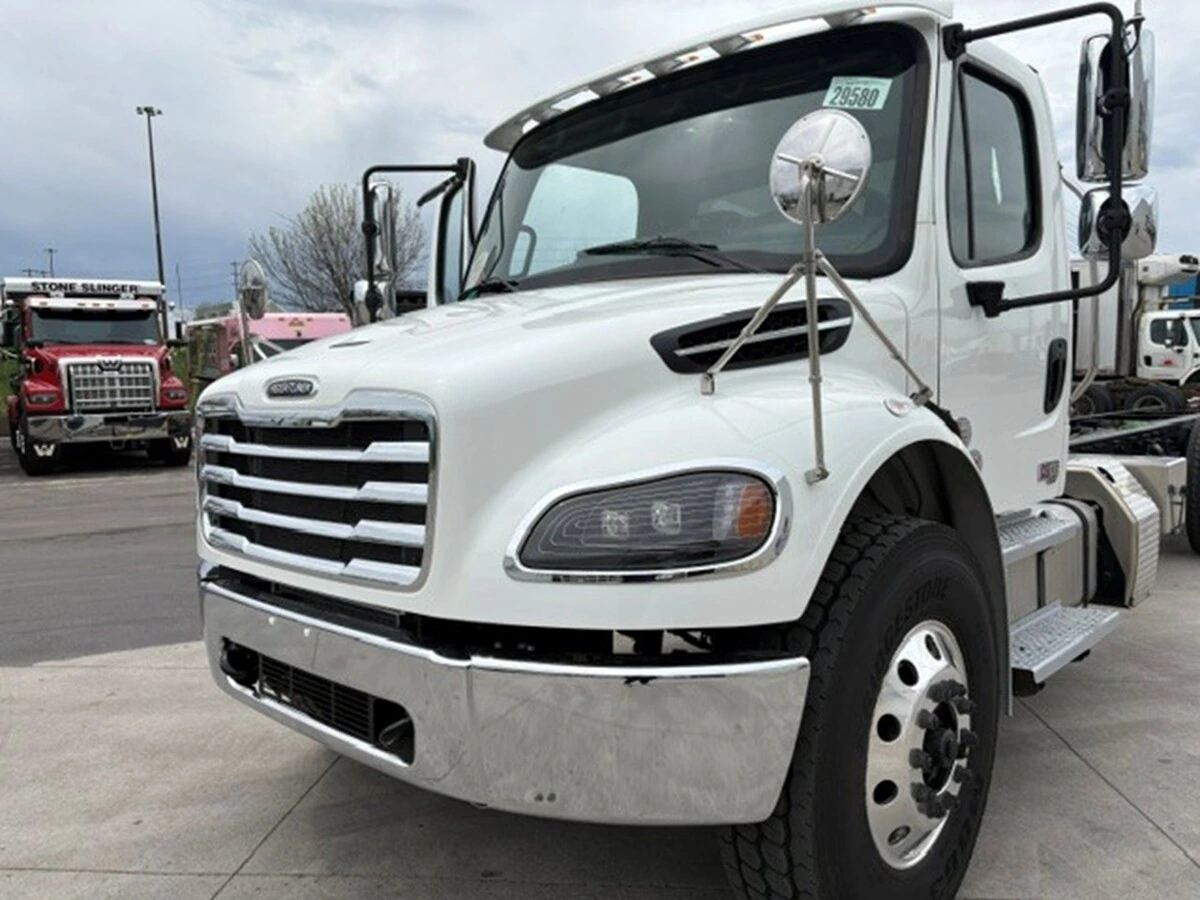 2027 Freightliner M2 106 — photo 7