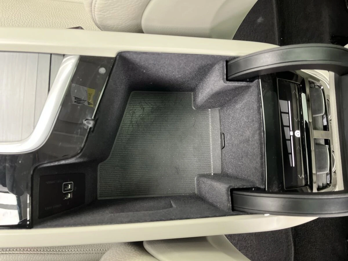 2022 Volvo - image 27