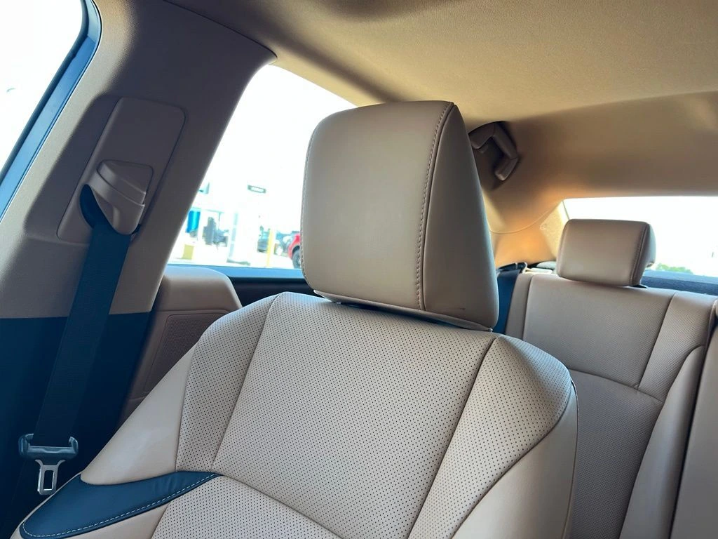 2024 Lexus ES 350 - Photo 18