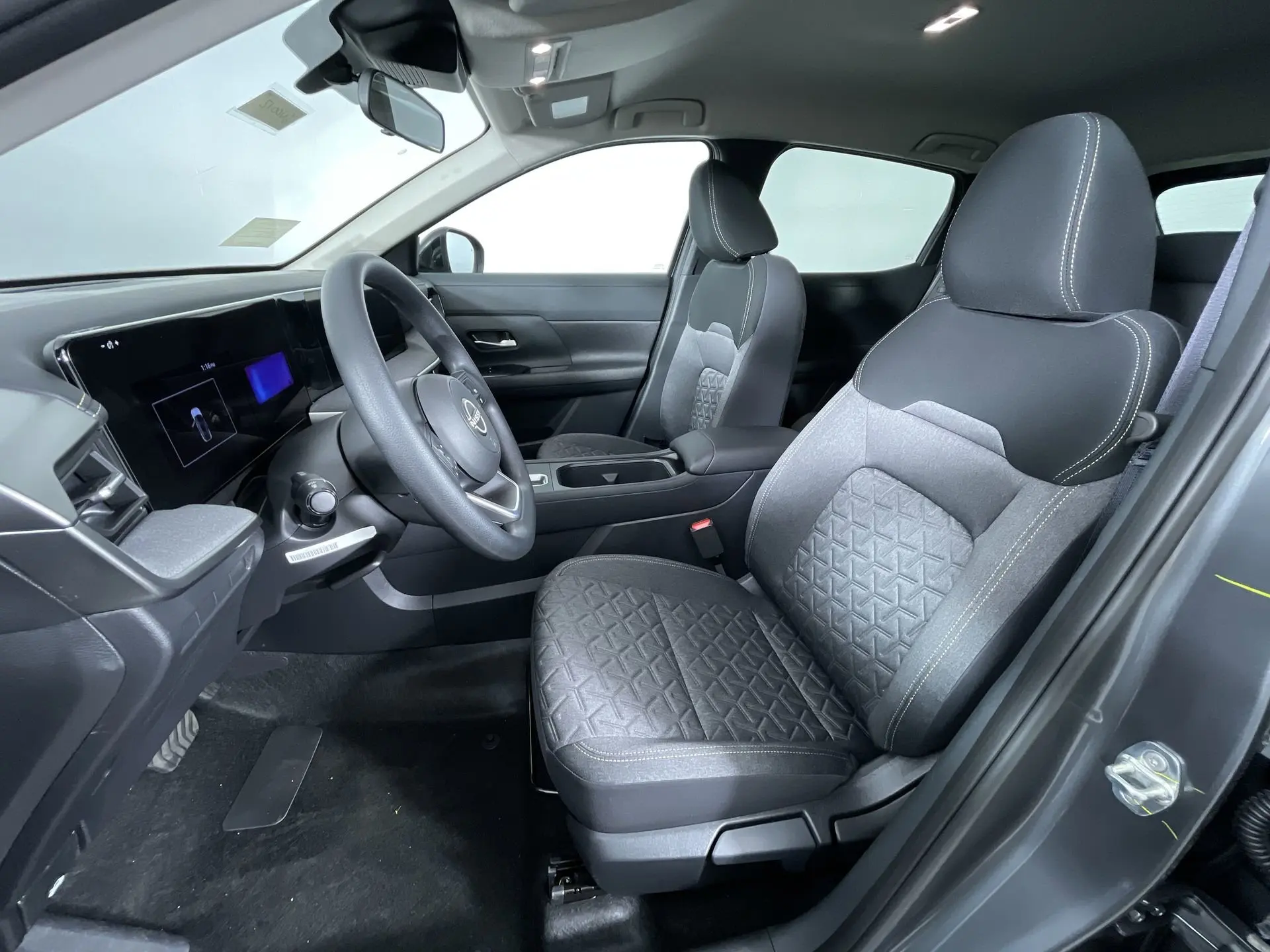 2026 Nissan Kicks SV photo 6