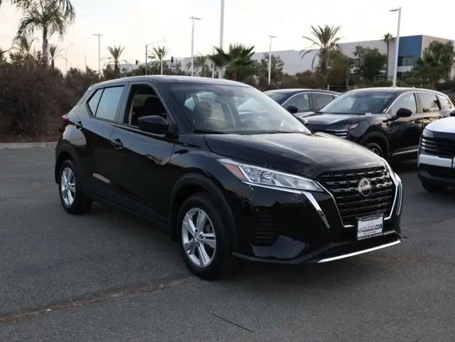 2025 Nissan KICKS PLAY Base's photo