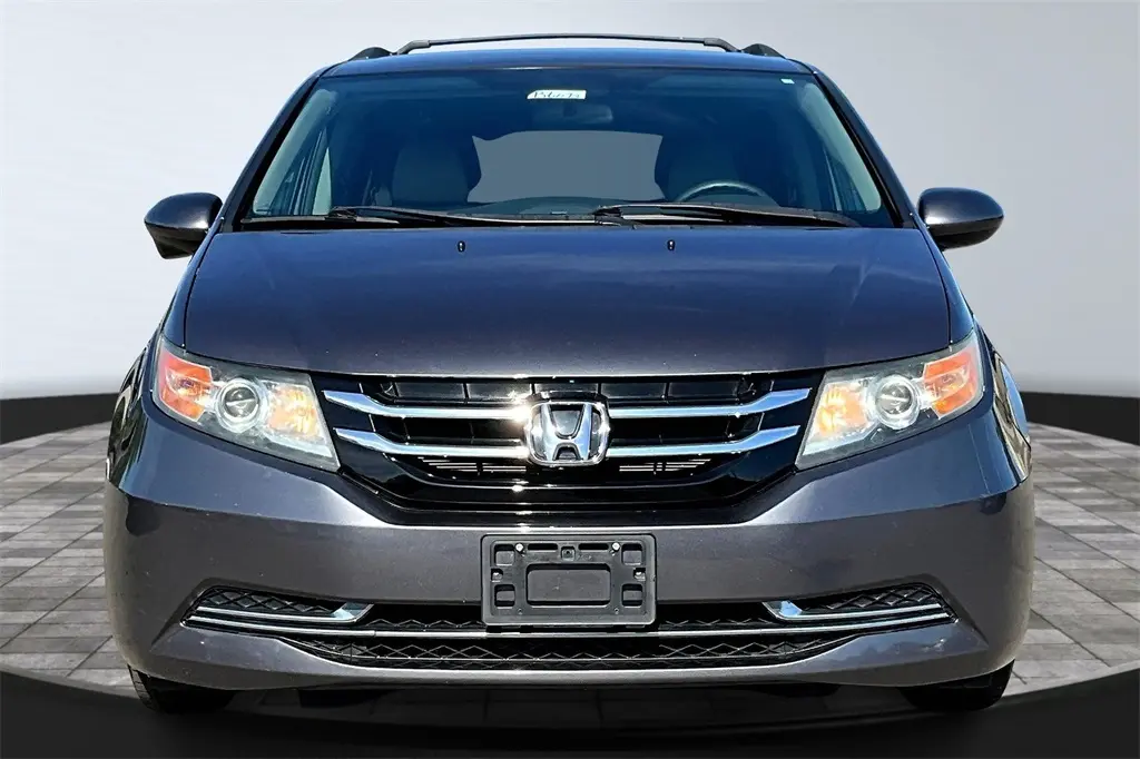 2017 Honda Odyssey SE photo 3