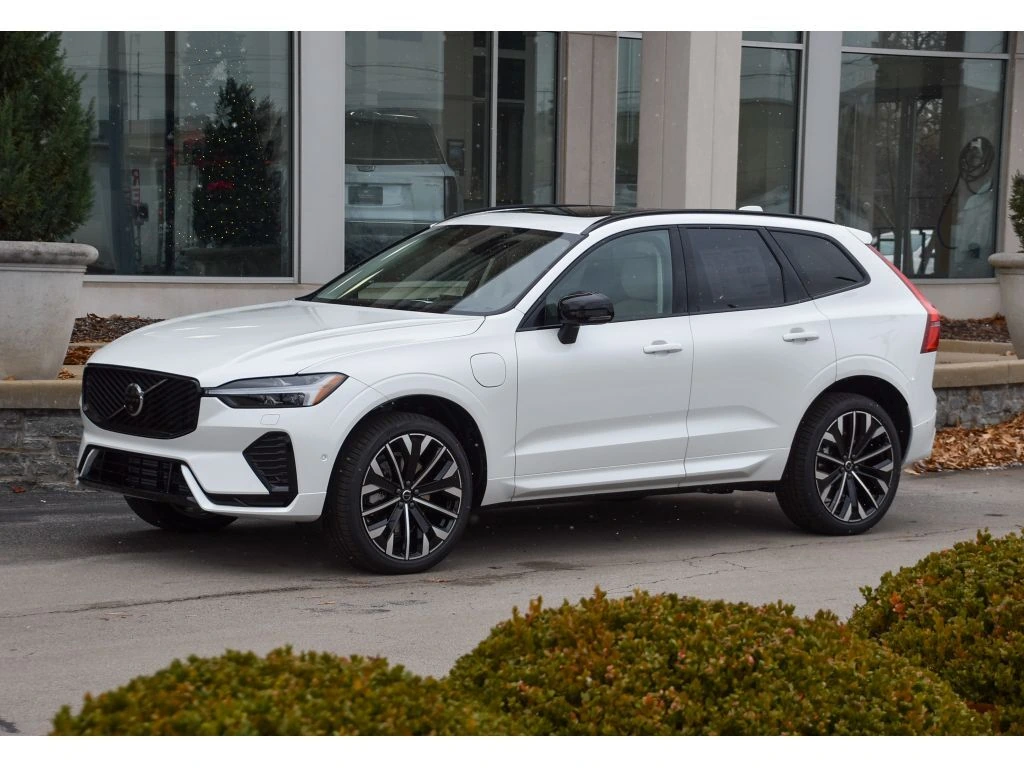 2026 Volvo - image 6