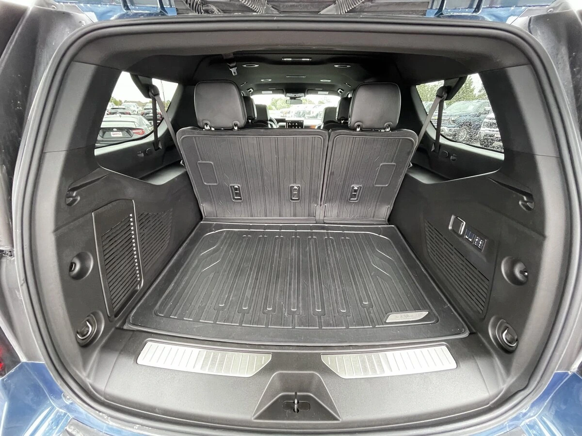 2025 GMC Yukon XL Denali - Photo 18