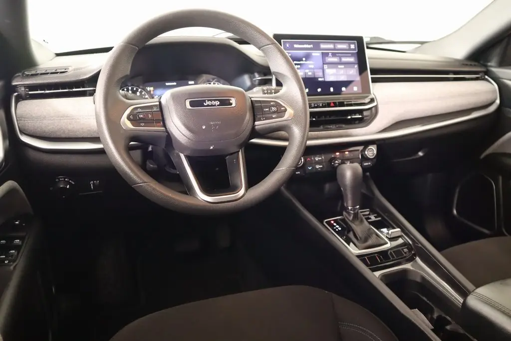 2024 Jeep Compass Sport photo 2