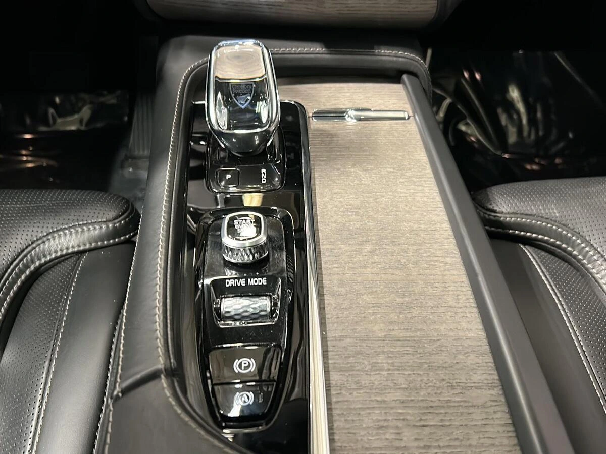 2021 Volvo - image 25