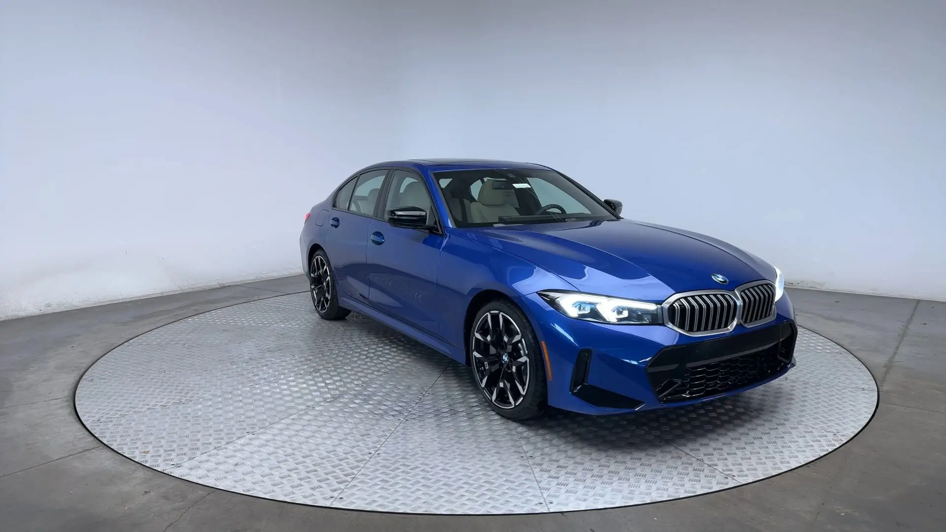 2025 Bmw 330i xDrive photo 2