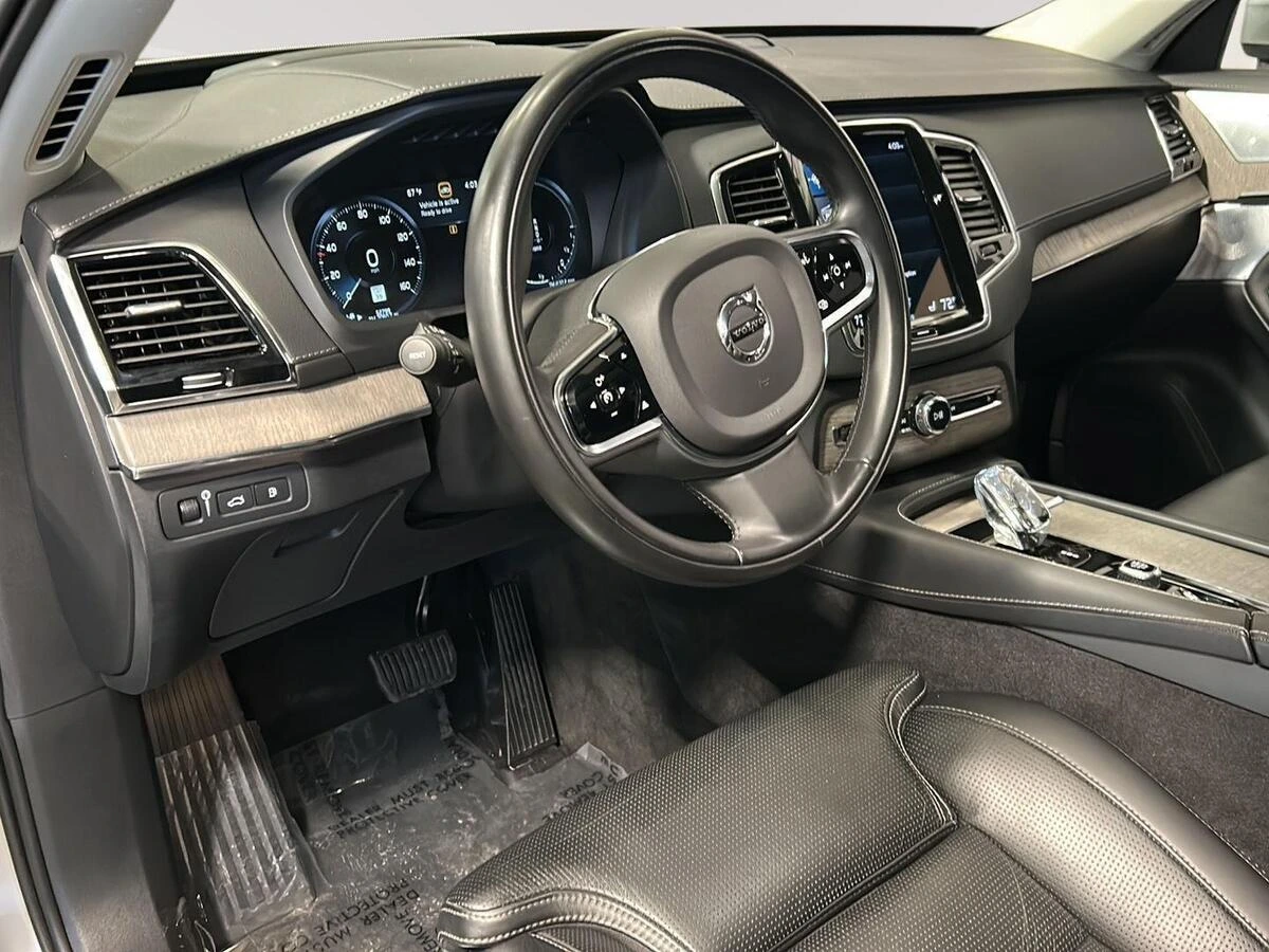 2021 Volvo - image 6